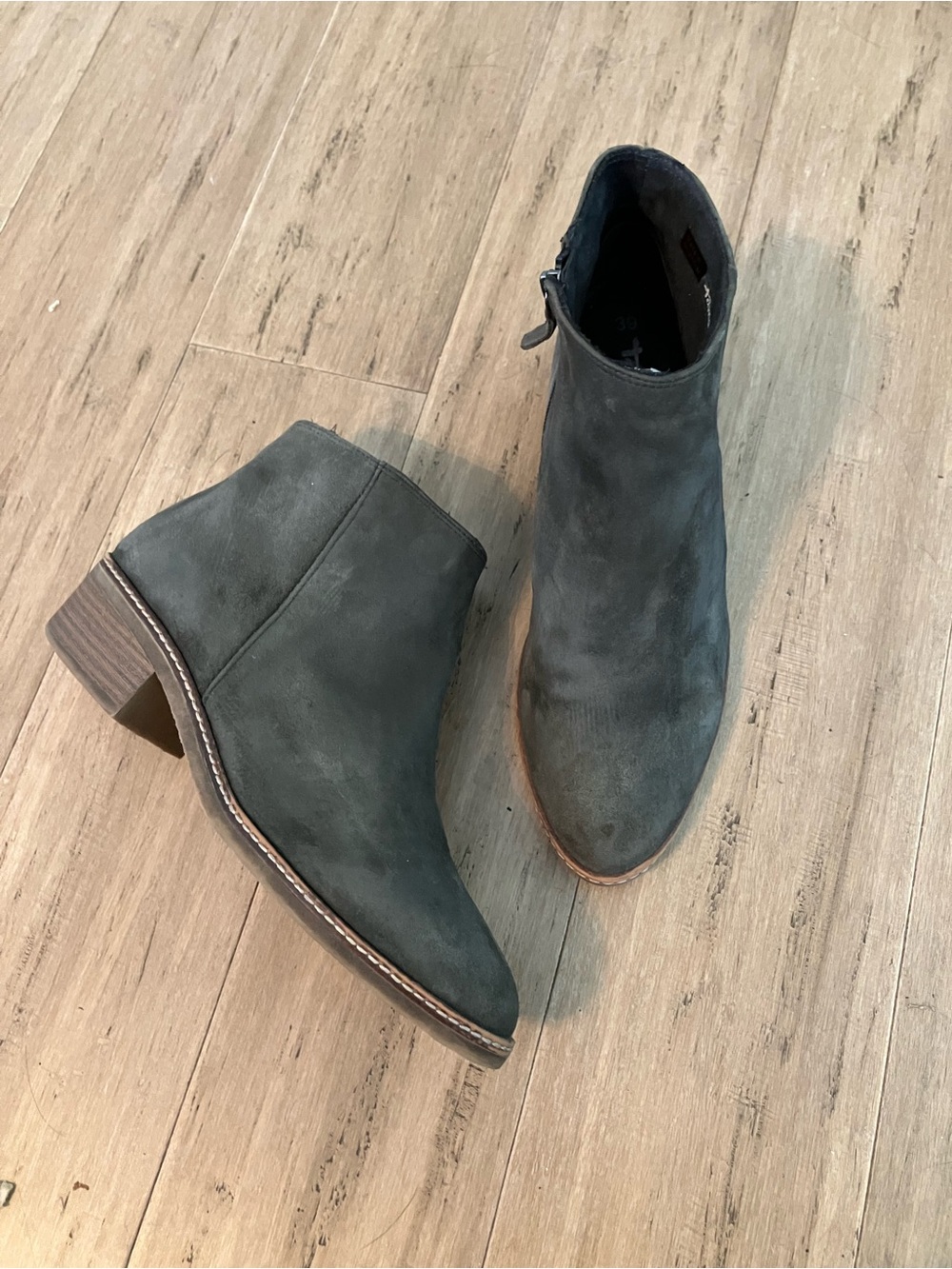 Tamaris grey leather side zip pointed toe women’s ankle boots crepe sole  39/8.5